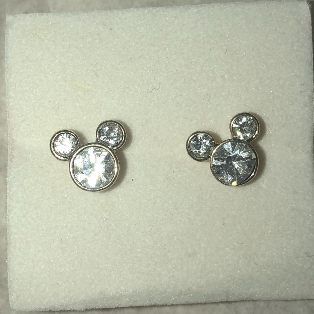 💕Beautiful Mickey Mouse stud earrings💕